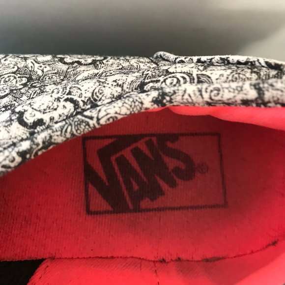 Vans Off The Wall Sneakers in Black & White - Picture 4 of 7